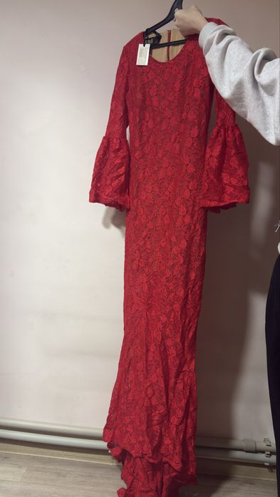 Платье красное