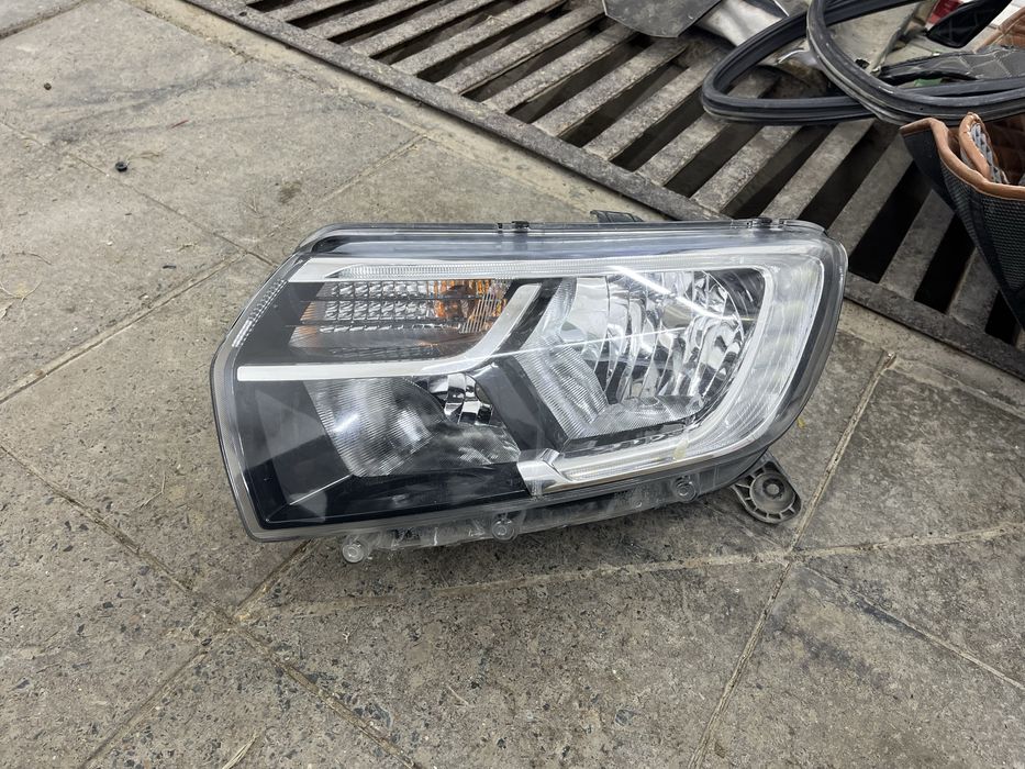 Фара рено логан2 2021