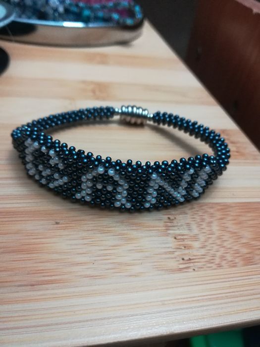 Гривна от чешки мъниста