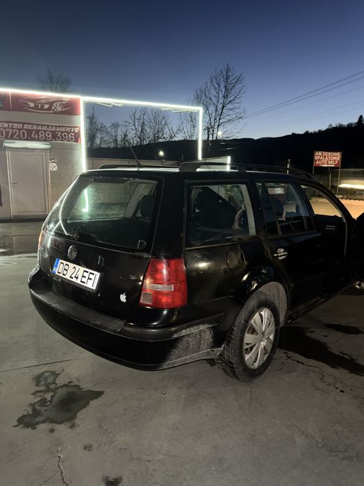 Vand golf 1.6 masina nu este pentru pretentiosi