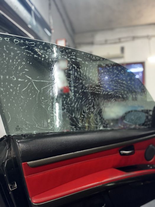 Затъмняване на стъкла и фолиране/полиране на фарове