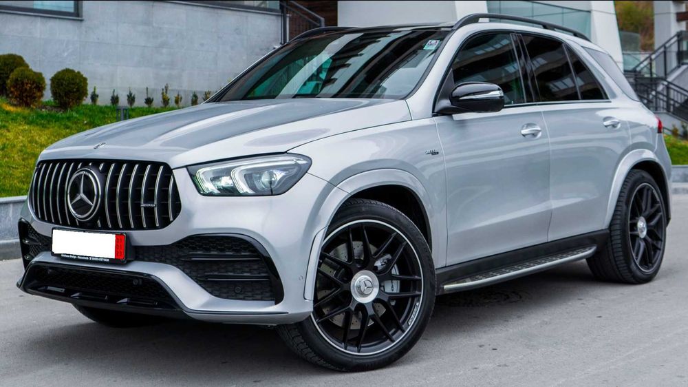Mercedes-AMG GLE 53 Кола под наем с шофьор за специални поводи.