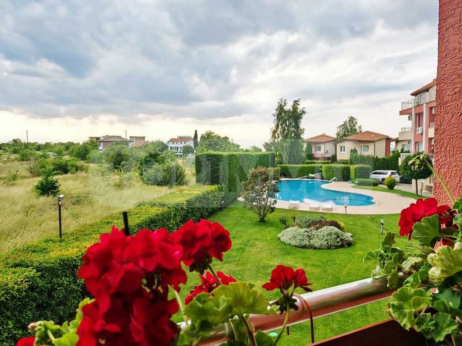 Двустаен апартамент в затворен комплекс в квартал Галата