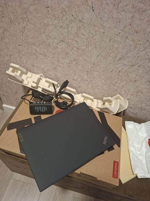 Thinkpad T14 Gen 2, 14", Ryzen 5 Pro, 16Gb, 512Ssd