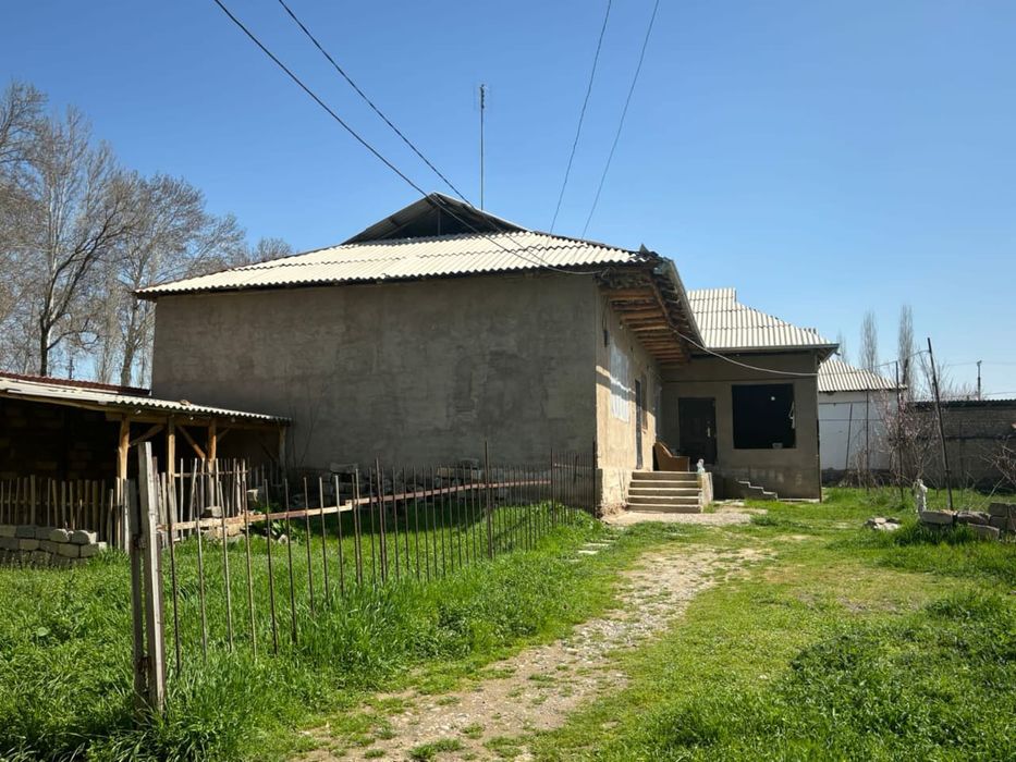 Sowna Aray 555 beshbormoq yonida havli bor sotiladigan 11sotik