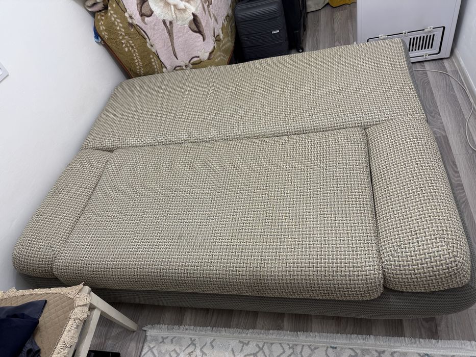 Раскладной диван - б/у