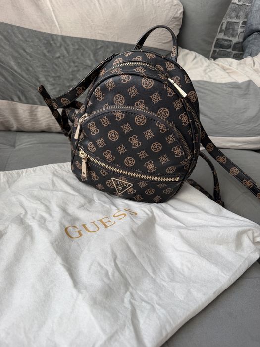 Дамска раница GUESS
