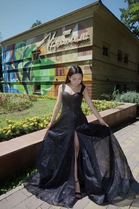 Черное вечернее платье блестящее