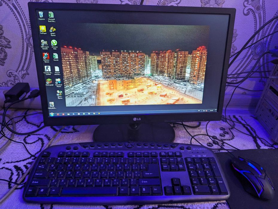 продаются компьютер и телевизоры