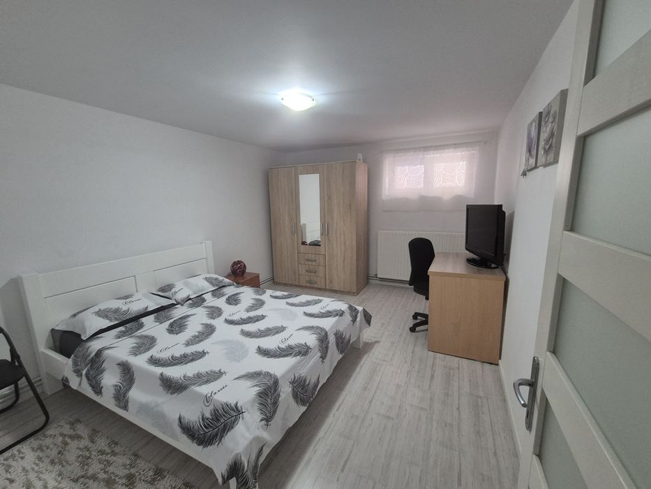 Inchiriez apartament 3 camere