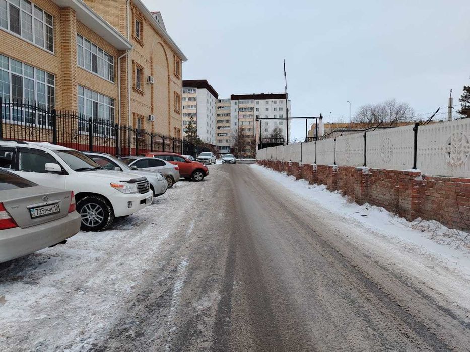 Продам здание в 3х уровнях на земельном участке  в КЖБИ