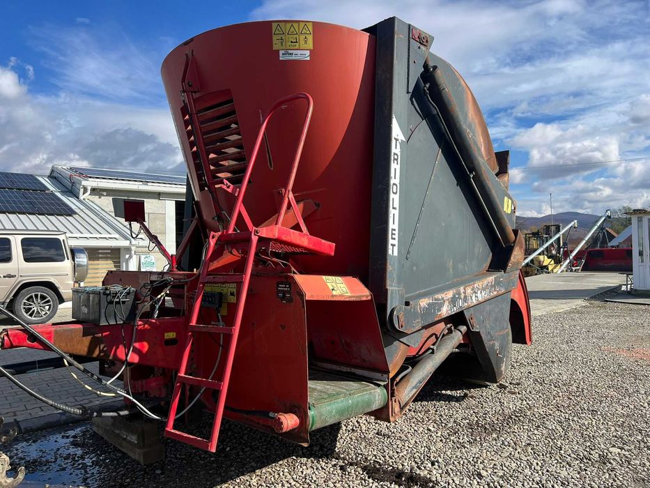 Фуражораздаващо ремарке Trioliet 12 м³ – Самотоварене и кантар + Видео