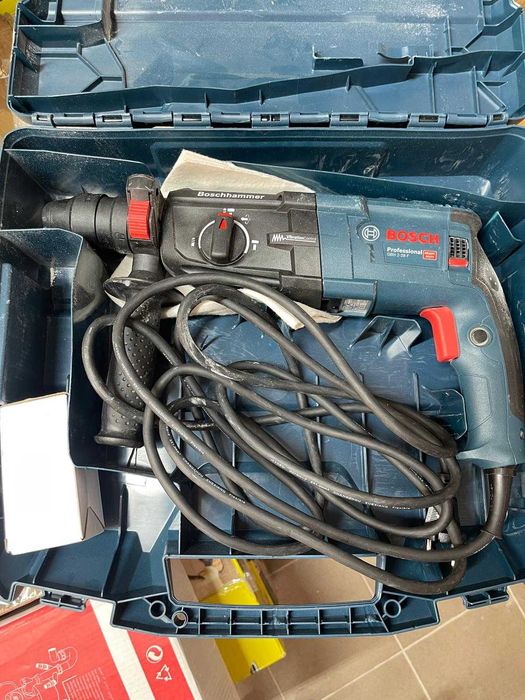 Rotopercutanta cu percuție Bosch Professional GBH 2-28 F (880W, diametru maxim de găurire în beton: 28 mm, set de 6 burghie, SDS-plus, în L-BOXX)