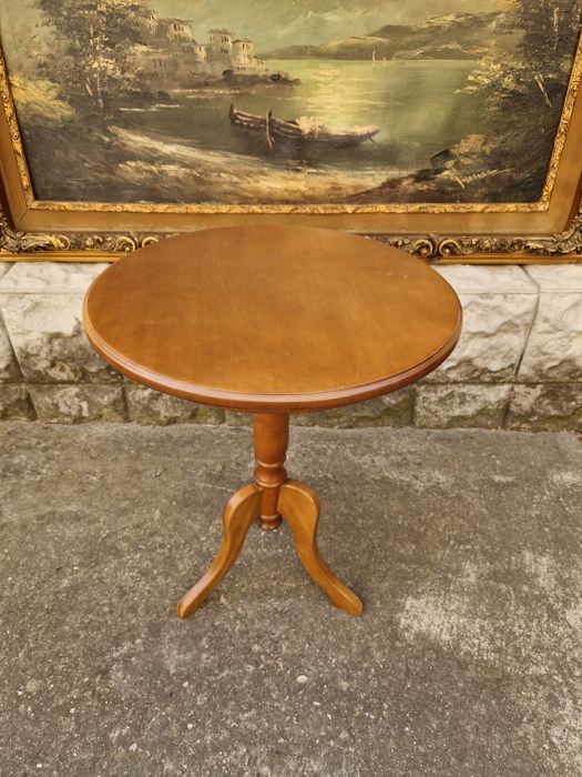 Чудесна антикварна немска масичка масив