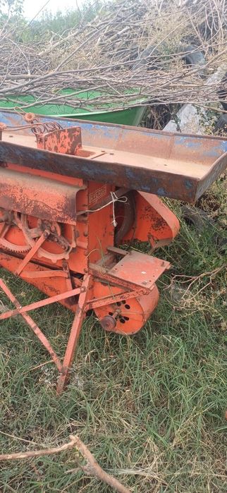 Batoza porumb  marca Laverda fara motor electric cun se vede, disponibila si moara cu ciocanele