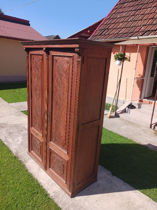 Dulap vechi pentru recondiționat