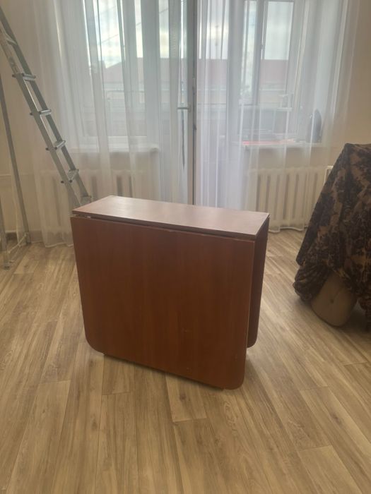 Стол. Раскладной стол
