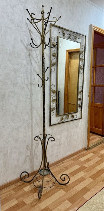 Вешалка зеркало кованные