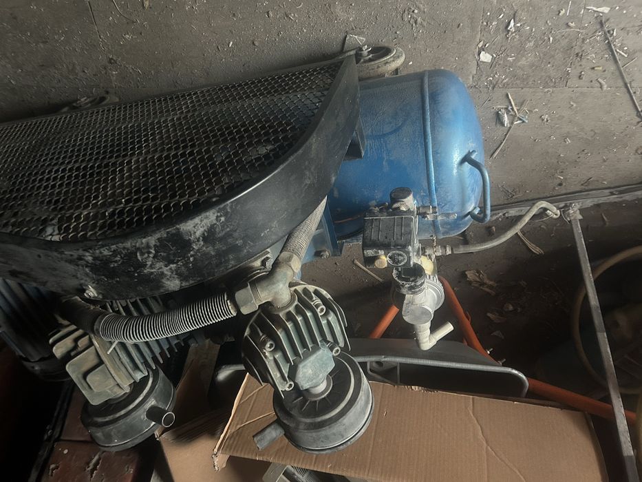 Продам воздушный компрессор .