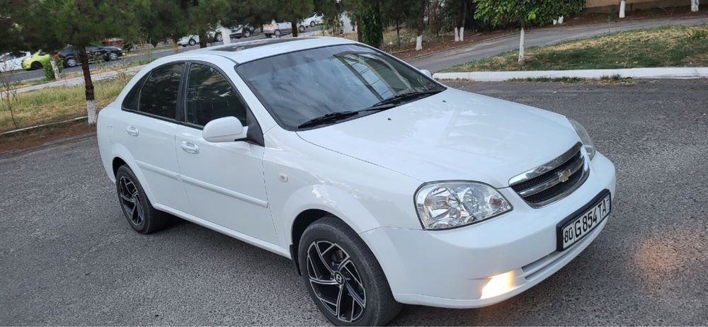 Lacetti 1.6 сотилади