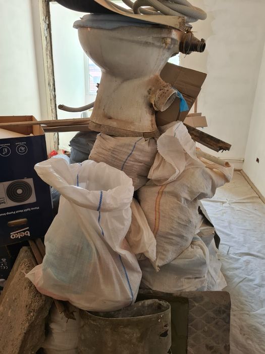 Transport moloz debarasare mobilier debarasare apartamente garsoniere