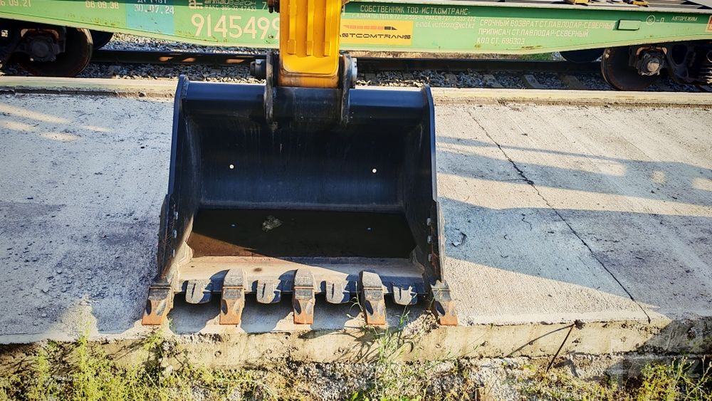 Zanjirli ekskavator JCB JS305