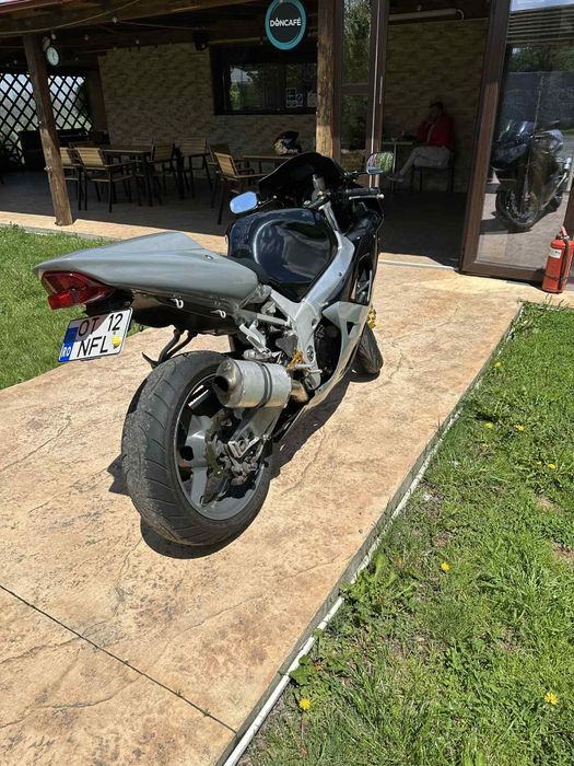 Vând sau schimb cu auto suzuki gsxr600