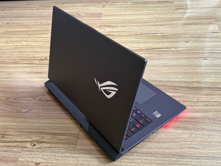 17.3 300Hz ROG Strix`Ryzen 9-5900HX/RTX 3070/16GB RAM/512GB SSD/RGB