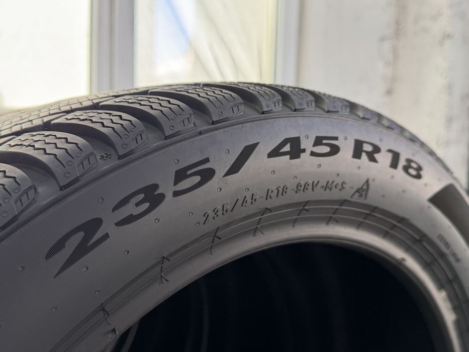 “Dot 24” 235/45/18 Pirelli 4Броя: 400€ 8мм