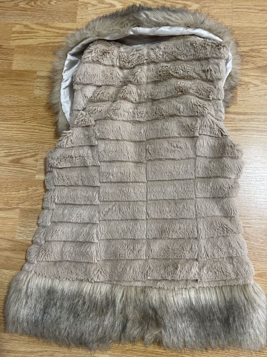 Vesta blana artificiala