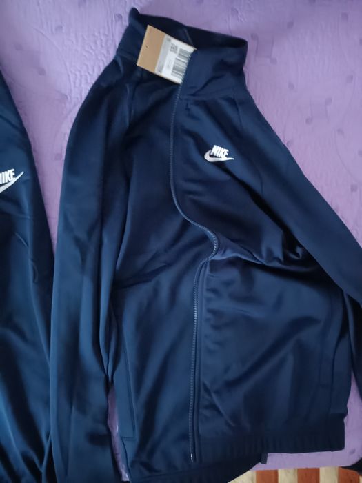 Vând trening preț mic 280