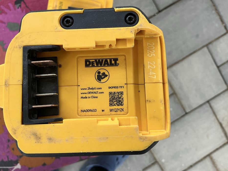 Vind dewalt  2025 DCF 922 cu acum 5ah