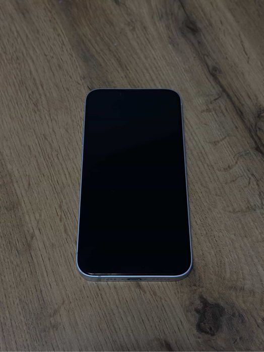 Продам Iphone 16e