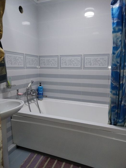 Продаётся 5 ком квартира в центре города Навои.