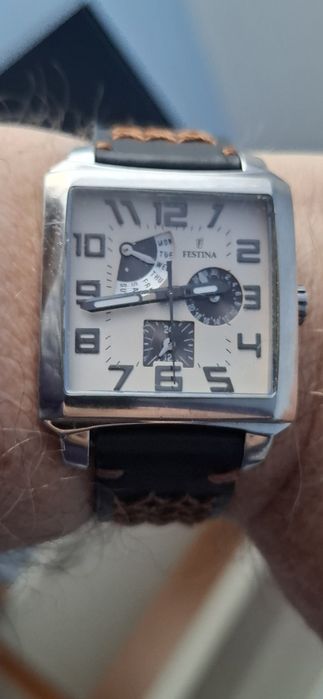 FESTINA ceas de mînă bărbătesc cu baterie si curea din piele.
