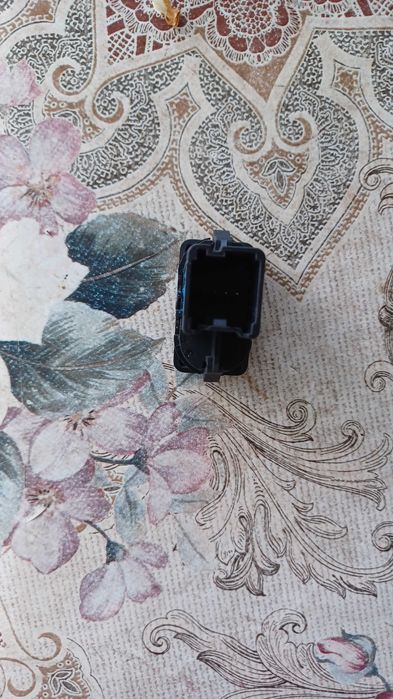 Бутон за задна  врата  за форд ФОКУС Ц  МАКС  2004 г.