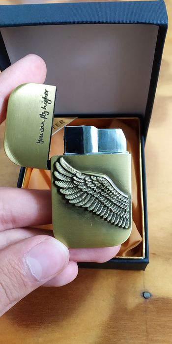 Газовая зажигалка