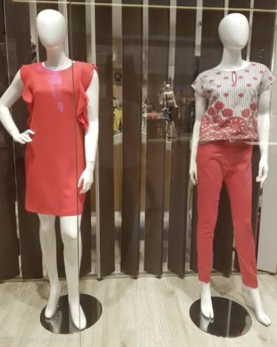 Vând 2 manechini albi din polipropilena (fibră de sticla)