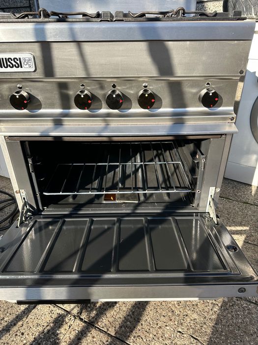 Професионална газова готварска печка Зануси/Zanussi