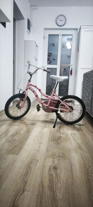 Vând bicicleta roz