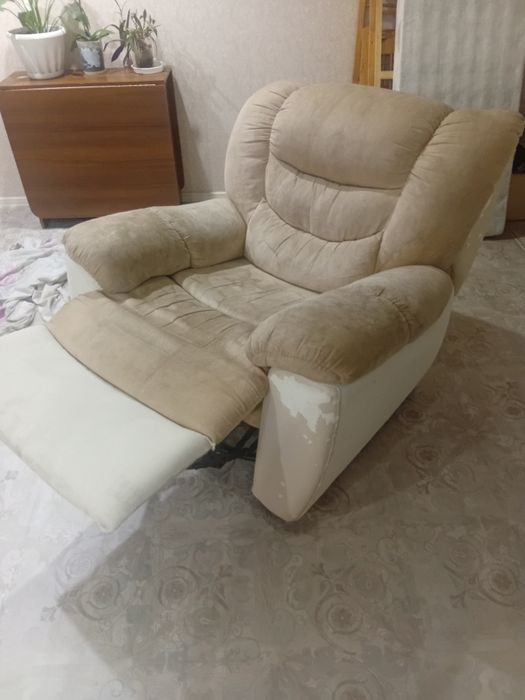 Продам кресло качалку