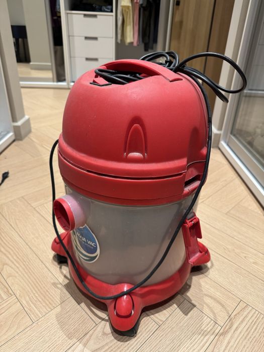 Пылесос с водным фильтром