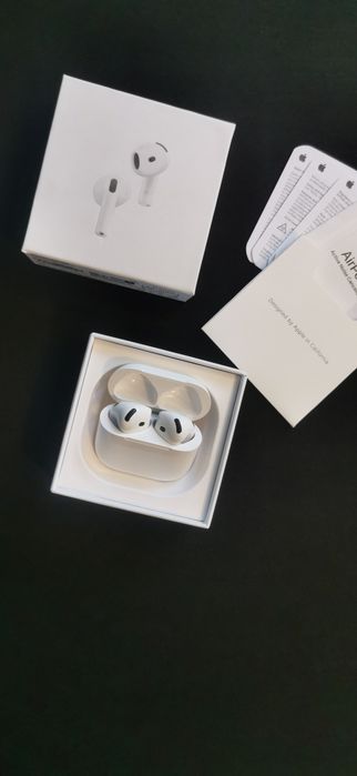 Airpods 4 with active noise cacellation