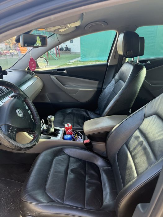 Se vinde autoturism