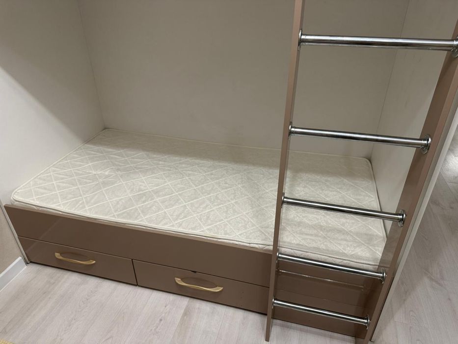 Двухярусная кровать