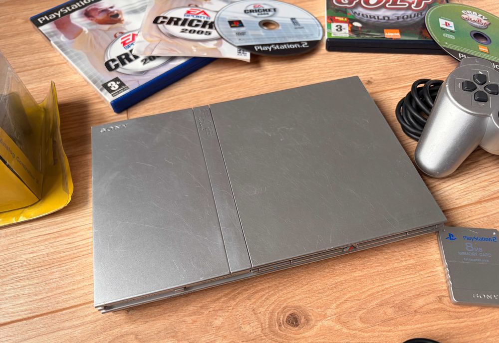 PS2 Slim Silver PlayStation 2 + подарък 6 игри и два контролера