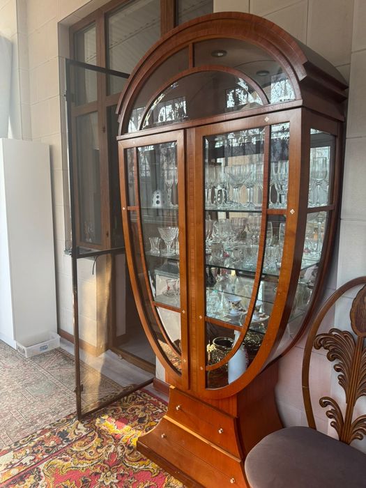 Шкаф в гостиную для посуды