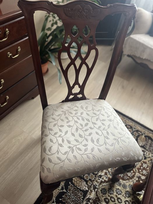 Стилна маса с шест стола