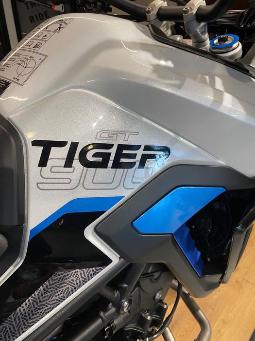 Lichidare Motocicletă Triumph Tiger 900 Alpine Edition 2026 | Bonus accesorii | End Summer Sale