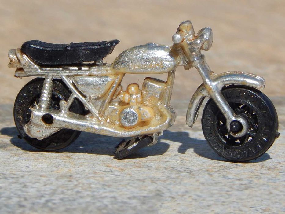 Jucarie motocicleta Morinaga anii 1980 scara 1:43 din plastic